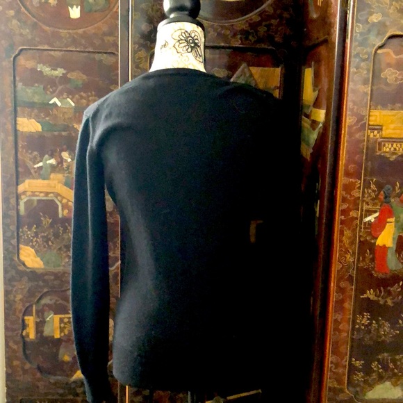 Men’s small V-Neck Pullover - Picture 2 of 2